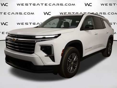 Used 2026 Chevrolet Traverse LT w/ Driver Confidence Package image 1