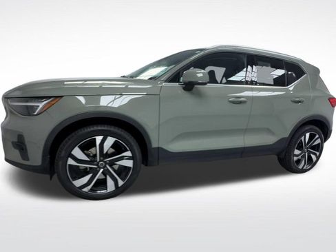 Used 2024 Volvo XC40 B5 Ultimate w/ Protection Package Premier AWD/4WD image 4