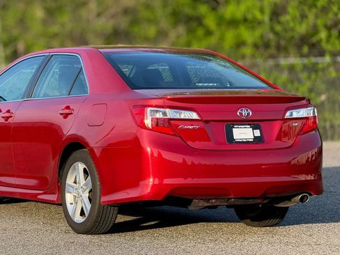 Used 2014 Toyota Camry SE FWD image 16