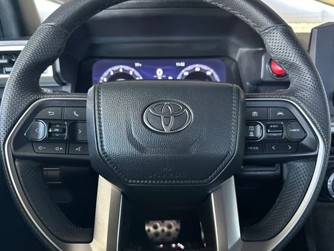 Used 2025 Toyota Tacoma TRD Sport AWD/4WD image 24