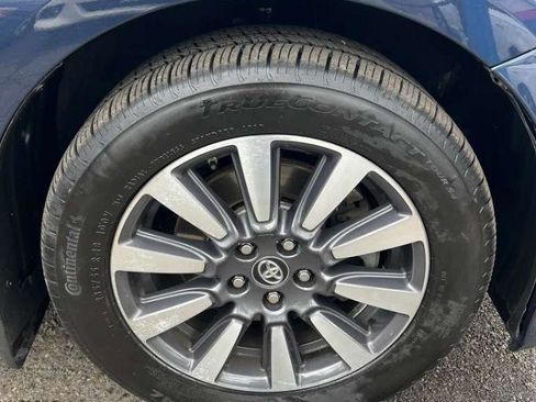 Used 2020 Toyota Sienna XLE w/ XLE Navigation Package image 11