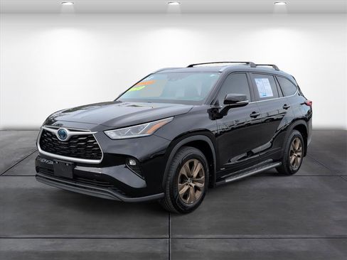 Used 2023 Toyota Highlander Bronze Edition image 4