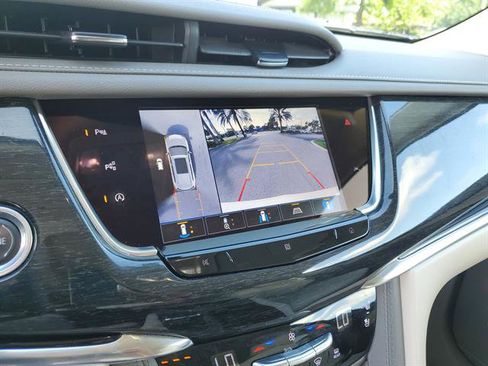 Used 2021 Cadillac XT6 Premium Luxury FWD image 48