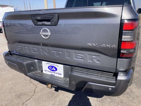 Used 2023 Nissan Frontier SV w/ SV Premium Package image 10