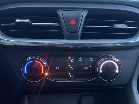 Used 2025 Buick Encore GX Preferred image 20