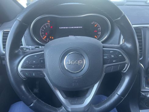 Used 2021 Jeep Grand Cherokee Laredo image 8