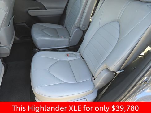 Used 2024 Toyota Highlander XLE AWD/4WD image 22