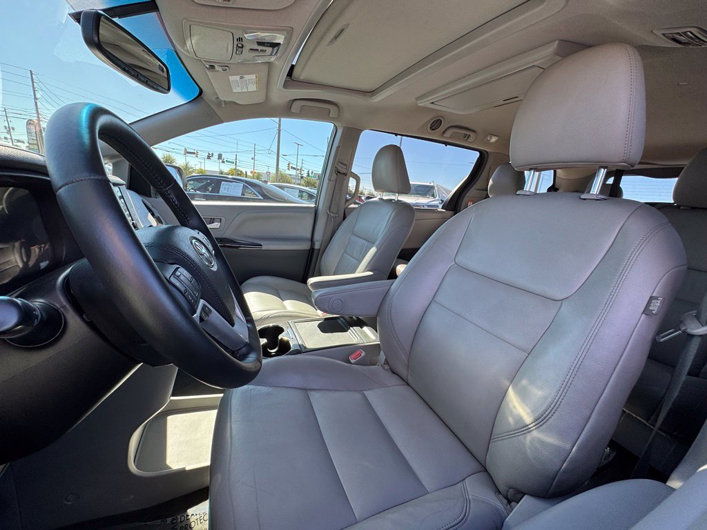Used 2017 Toyota Sienna XLE Premium FWD image 15