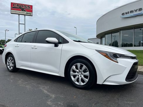 Used 2025 Toyota Corolla LE FWD image 41