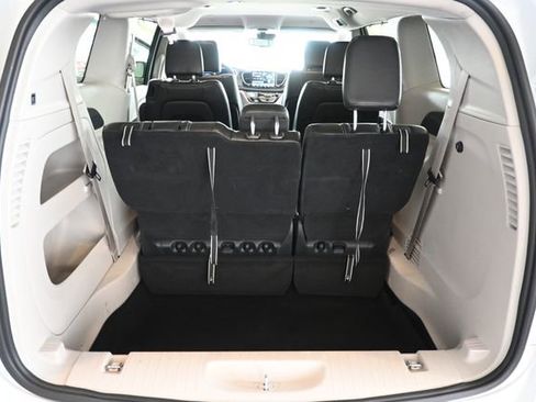 Used 2024 Chrysler Pacifica Touring-L image 21