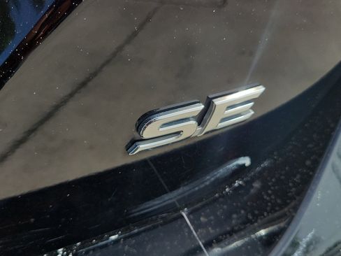 Used 2022 Toyota Camry SE FWD image 9