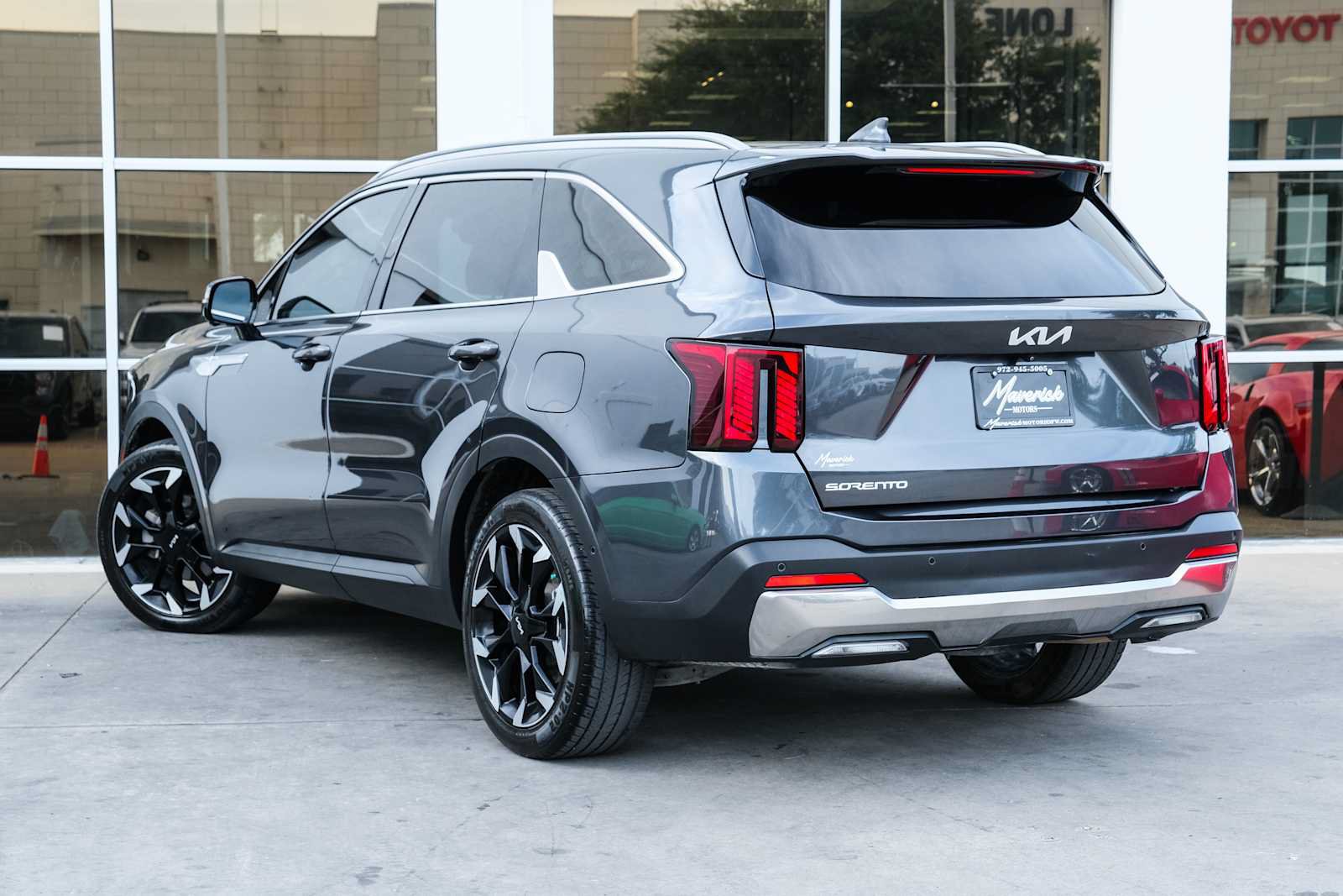 Used 2024 Kia Sorento SX FWD image 13