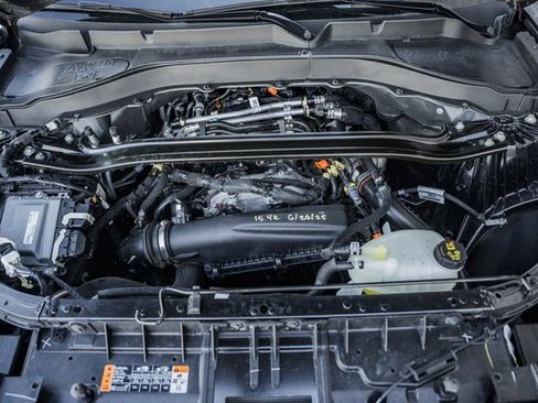 Used 2025 Ford Explorer ST-Line w/ ST-Line Street Pack image 25