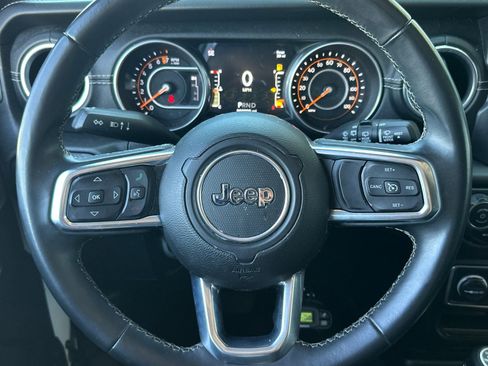 Used 2018 Jeep Wrangler Unlimited Sahara AWD/4WD image 22