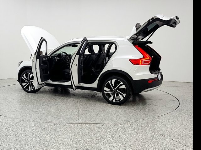 Used 2023 Volvo XC40 B5 Ultimate w/ Climate Package AWD/4WD image 12