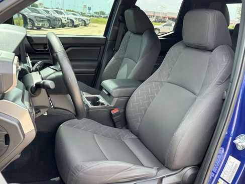 Used 2025 Toyota Tacoma SR5 AWD/4WD image 12