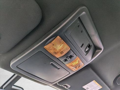 Used 2019 Nissan Titan SV w/ SV Convenience Package image 17