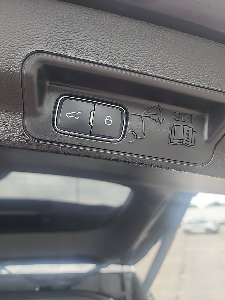 Used 2023 Ford Explorer XLT w/ Equipment Group 202A AWD/4WD image 13