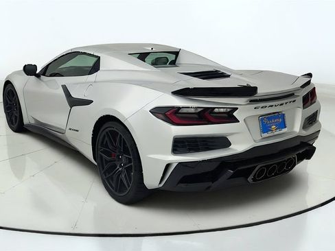 Used 2026 Chevrolet Corvette Z06 w/ Stealth Interior Trim Package RWD image 5