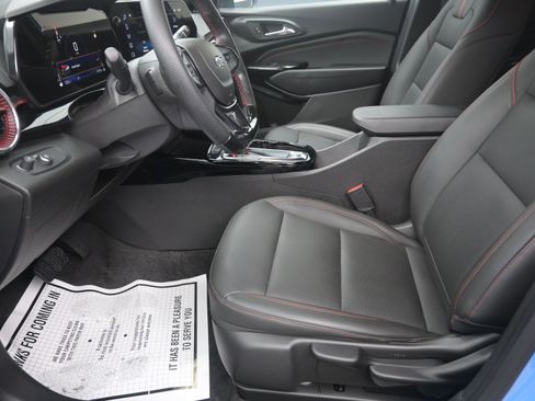 Used 2024 Chevrolet Trax RS w/ Driver Confidence Package image 17