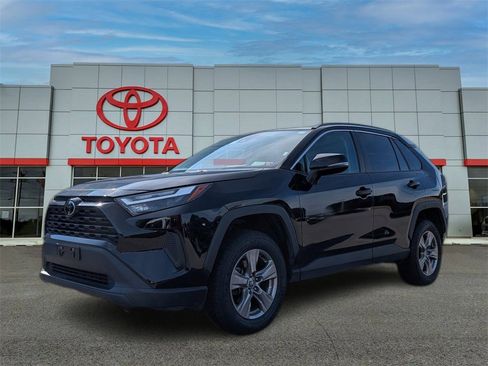Used 2023 Toyota RAV4 XLE image 1