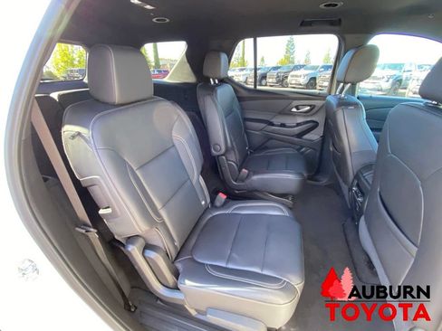 Used 2023 Chevrolet Traverse LT FWD image 18