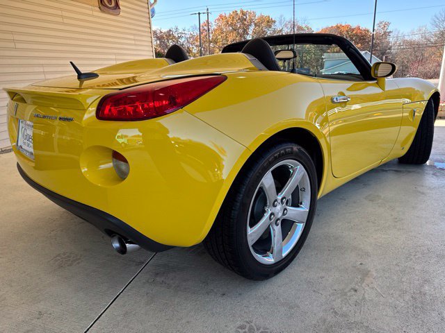 Used 2008 Pontiac Solstice GXP w/ Premium Package RWD image 32