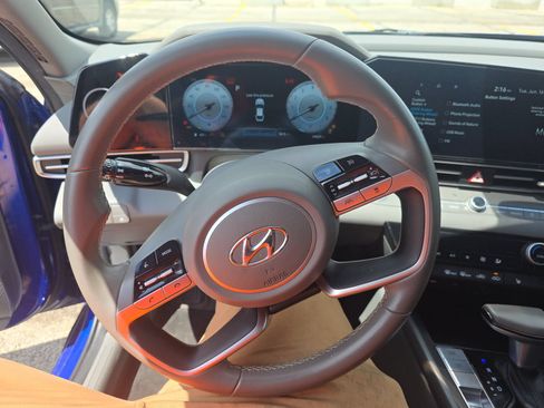 Used 2023 Hyundai Elantra SEL w/ Convenience Package FWD image 14