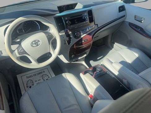 Used 2011 Toyota Sienna XLE FWD image 19