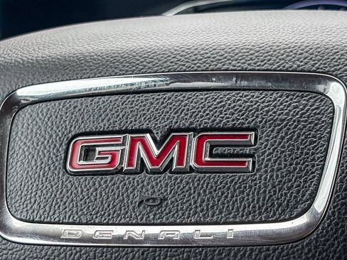 Used 2017 GMC Acadia Denali w/ Technology Package FWD image 20