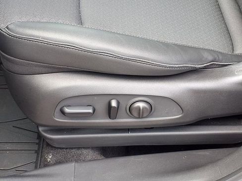 Used 2023 Buick Encore GX Preferred w/ Cold Weather Comfort Package AWD/4WD image 4