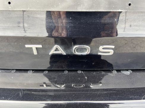 Used 2024 Volkswagen Taos SE image 37