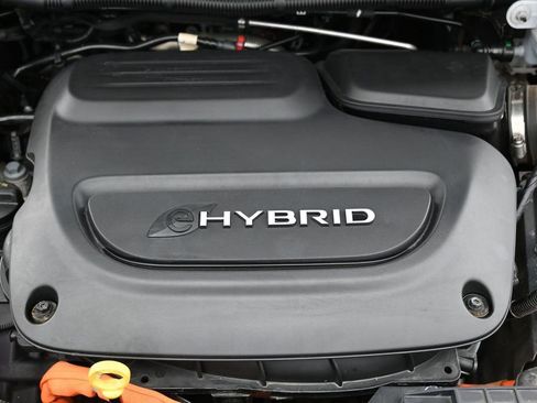 Used 2023 Chrysler Pacifica Touring-L FWD image 44