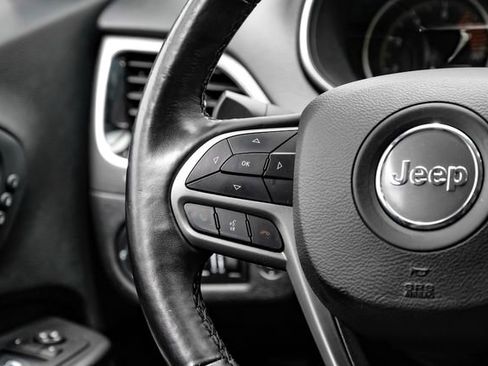 Used 2019 Jeep Cherokee Limited w/ Luxury Group AWD/4WD image 19