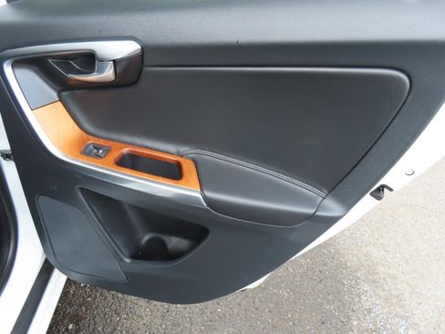 Used 2017 Volvo XC60 T5 Inscription w/ Protection Package image 20