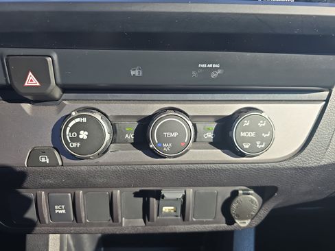 Used 2022 Toyota Tacoma SR w/ SR Convenience Package RWD image 23