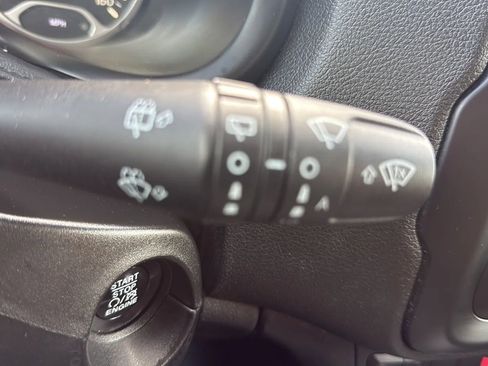 Used 2017 Jeep Renegade Latitude w/ Popular Equipment Group image 13