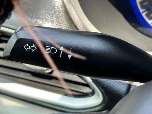 Used 2018 Chrysler Pacifica Touring-L image 37