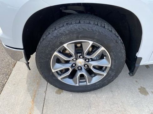 Used 2024 Chevrolet Silverado 1500 LT image 12