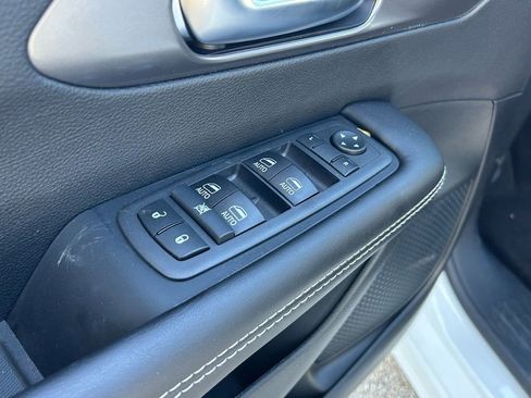 New 2026 Chrysler Pacifica Select image 30