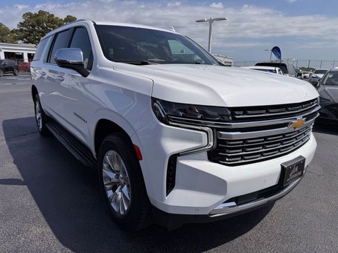 Used 2023 Chevrolet Suburban Premier AWD/4WD image 7
