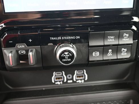 New 2026 RAM 2500 Big Horn AWD/4WD image 16