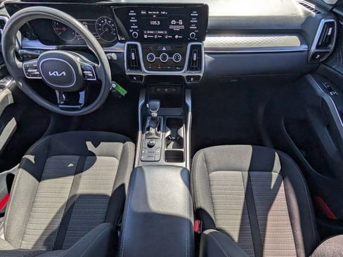 Used 2023 Kia Sorento LX image 11