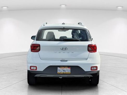 Certified 2025 Hyundai Venue SEL image 5