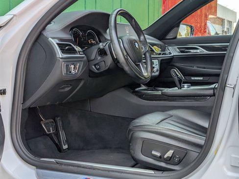 Used 2018 BMW 740i image 14