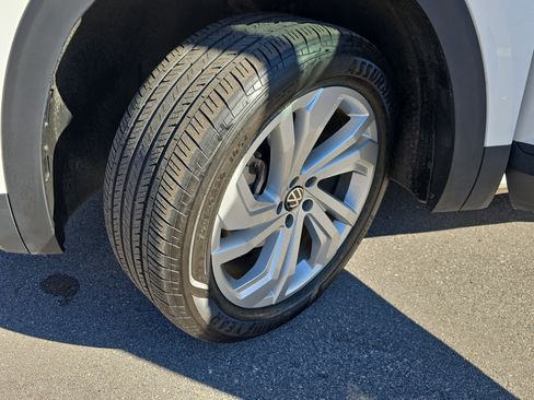 Used 2023 Volkswagen Atlas SE image 31