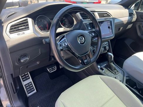 Used 2020 Volkswagen Tiguan SE R-Line AWD/4WD image 16