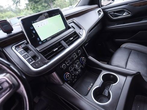 Used 2023 Chevrolet Suburban Premier AWD/4WD image 31