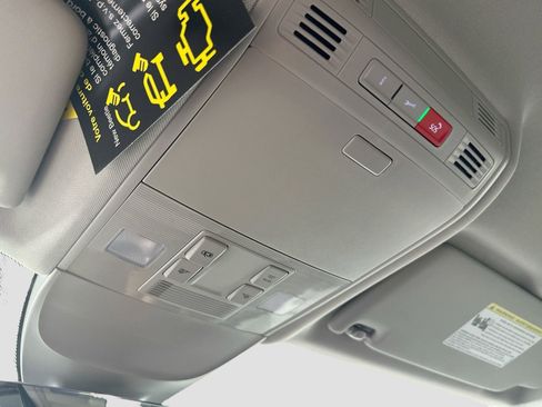 Certified 2025 Volkswagen Taos SE image 16