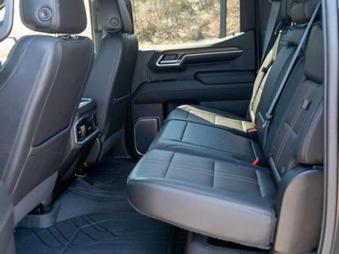 Used 2022 Chevrolet Silverado 1500 High Country w/ High Country Premium Package AWD/4WD image 12